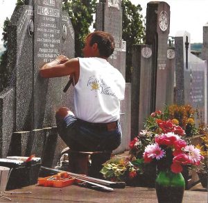 M. Reverchon en train de graver